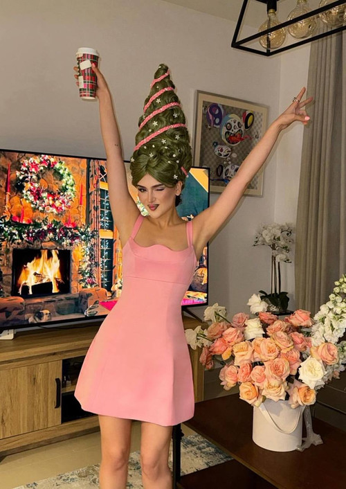 Дина Саева поздравляет всех с новым годом! 